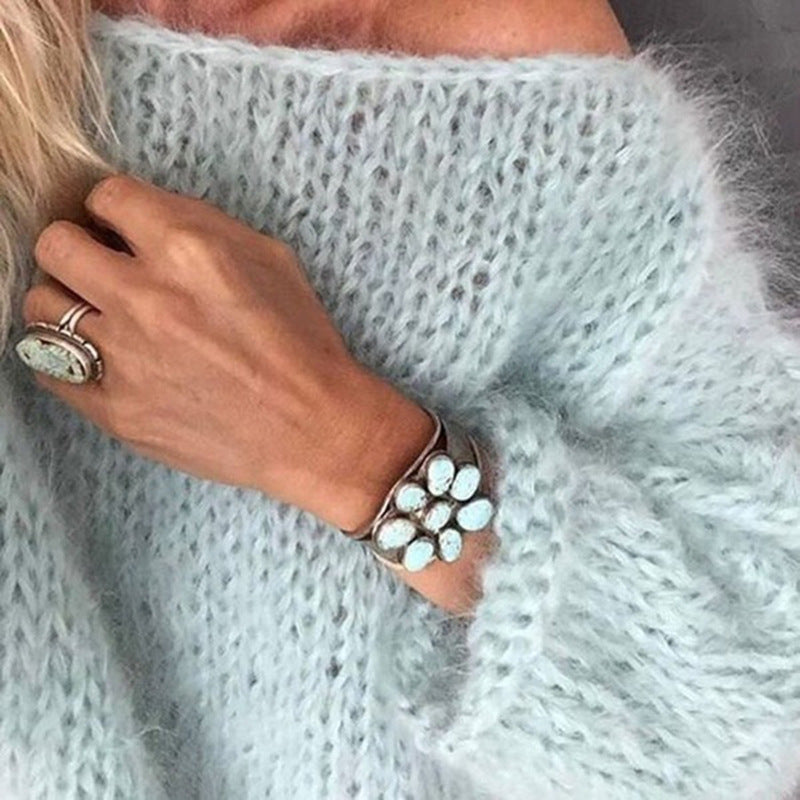 Niebieski dzianinowy sweter oversize w stylu boho