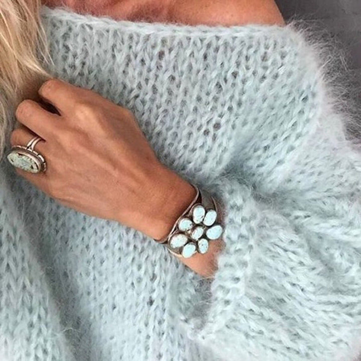 Niebieski dzianinowy sweter oversize w stylu boho