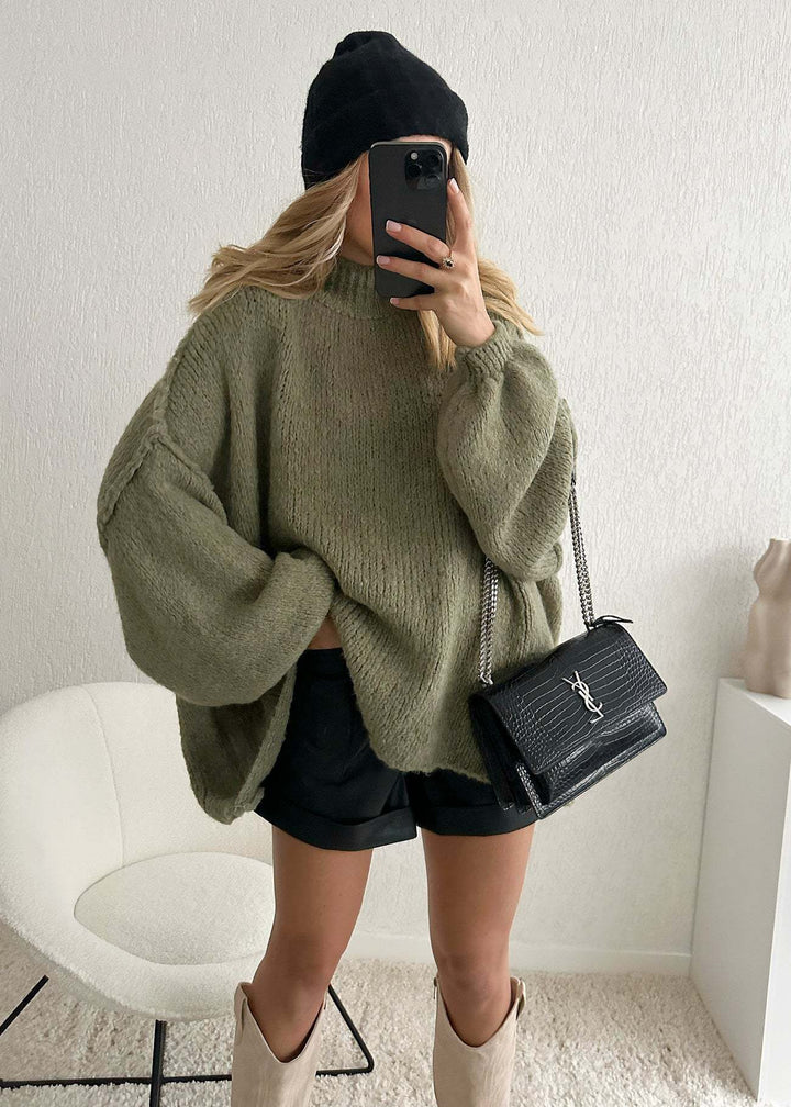 Stylowy sweter z golfem i bufkami, idealny do casualowych stylizacji