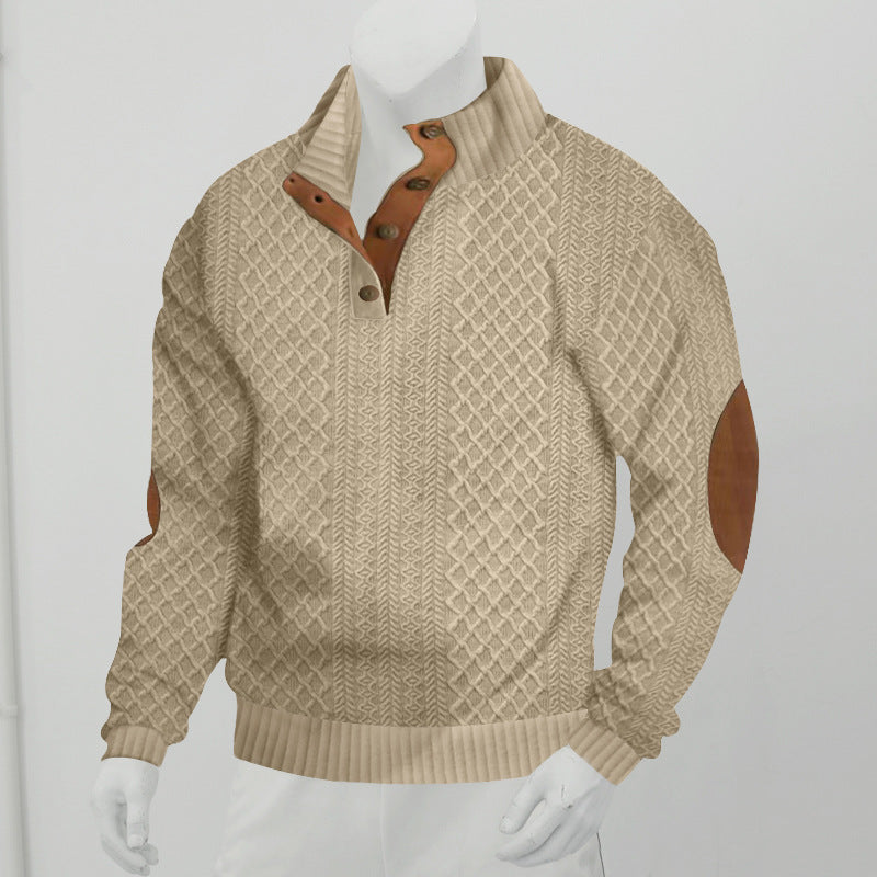 Męski sweter henley w kolorze khaki ze splotem w warkocze prezentowany na manekinie