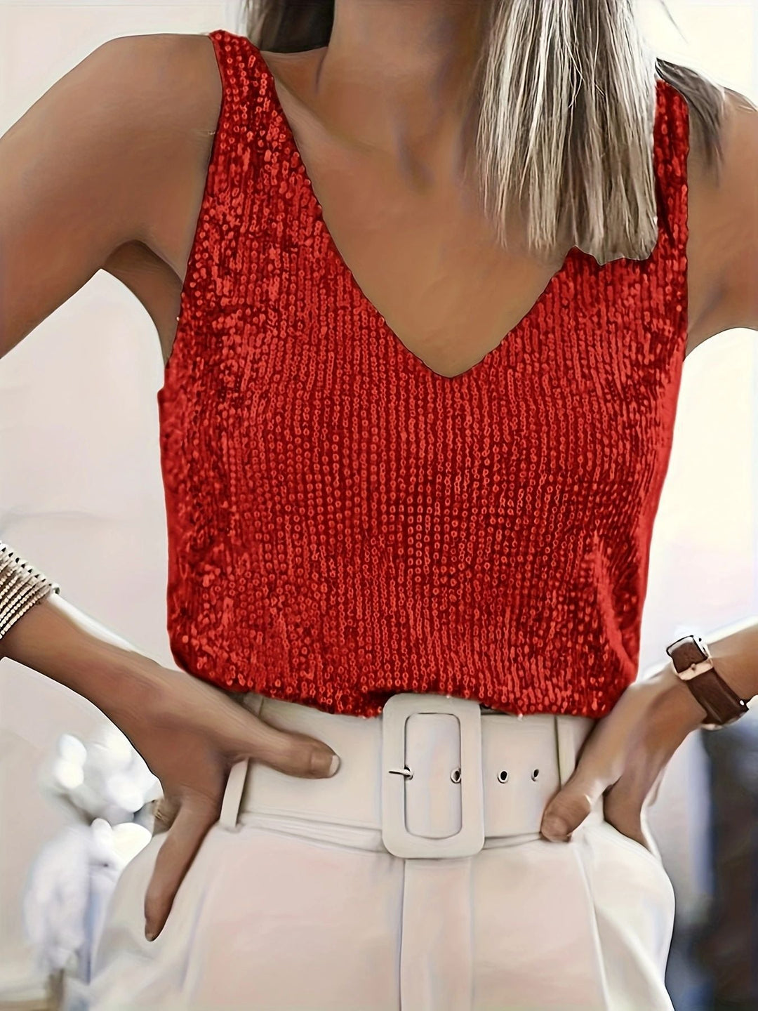 Stylowy czerwony top z cekinami na wieczorne wyjścia i imprezy