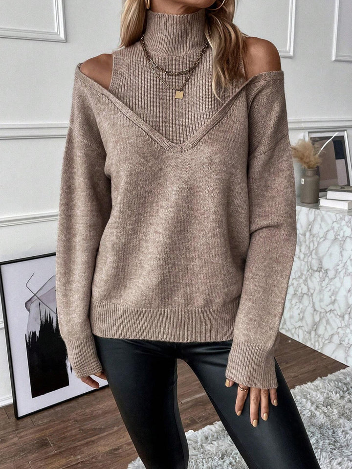 Damski sweter z golfem i wycięciami na ramionach w kolorze khaki