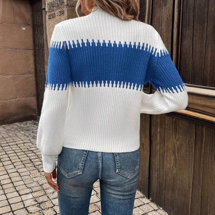 Zimowy sweter damski z golfem, widok z tyłu, jesienna moda