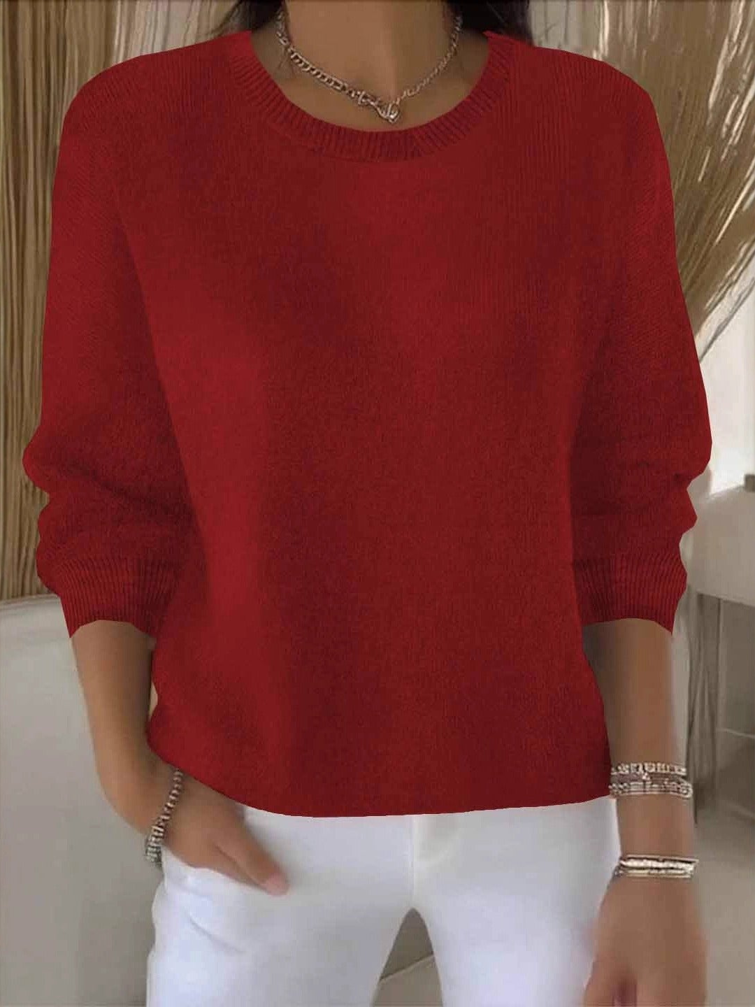 Modny sweter damski casual, detal wykończenia dekoltu