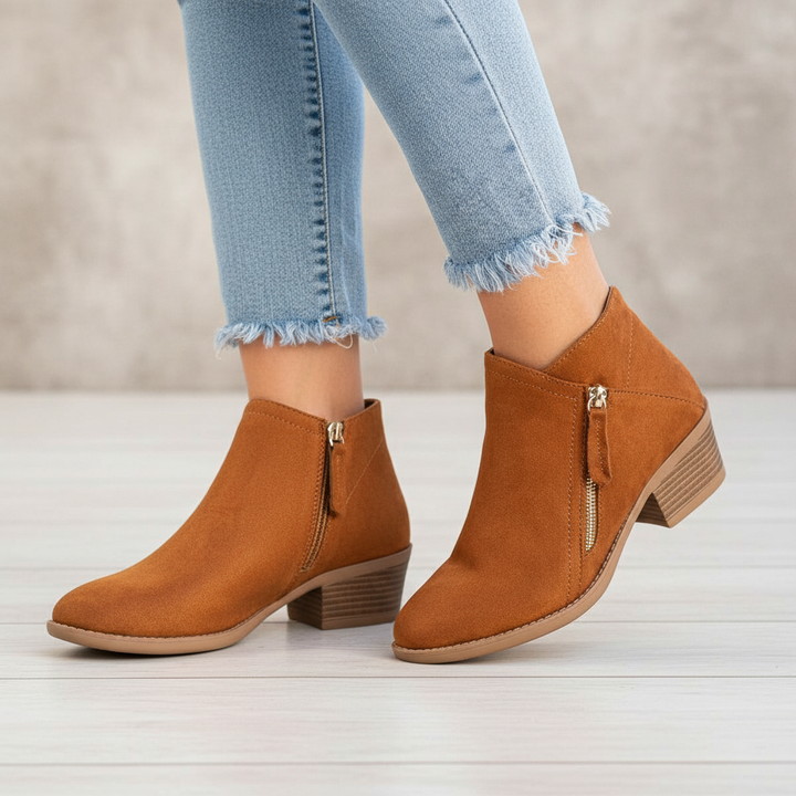 Damskie botki karmelowe na koturnie Leah w stylizacji z jeansami