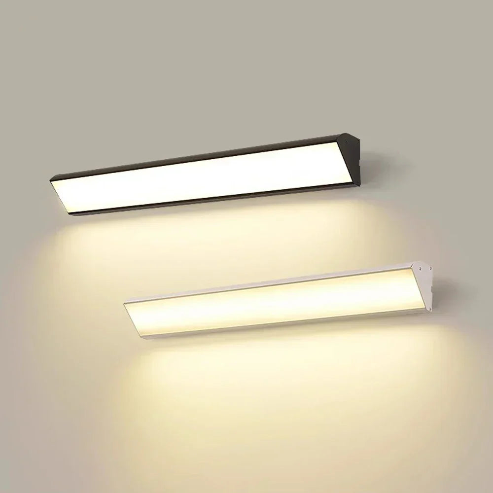 Porównanie białej i czarnej lampy ściennej LED do ogrodu i na patio