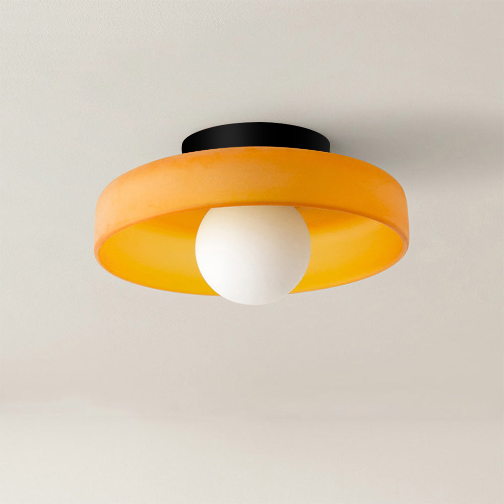 Nowoczesna okrągła lampa sufitowa LED w kolorze pomarańczowym zamontowana na suficie