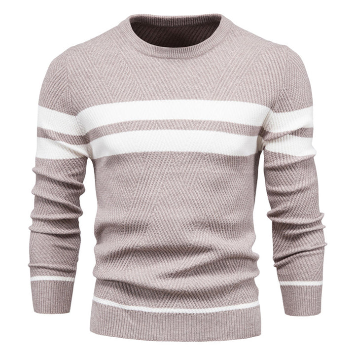 Męski beżowy sweter w paski prezentowany przodem