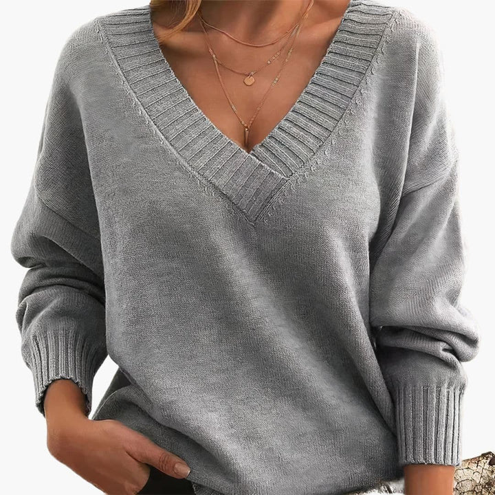 Elegancki sweter damski w zbliżeniu, miękka dzianina na zimę