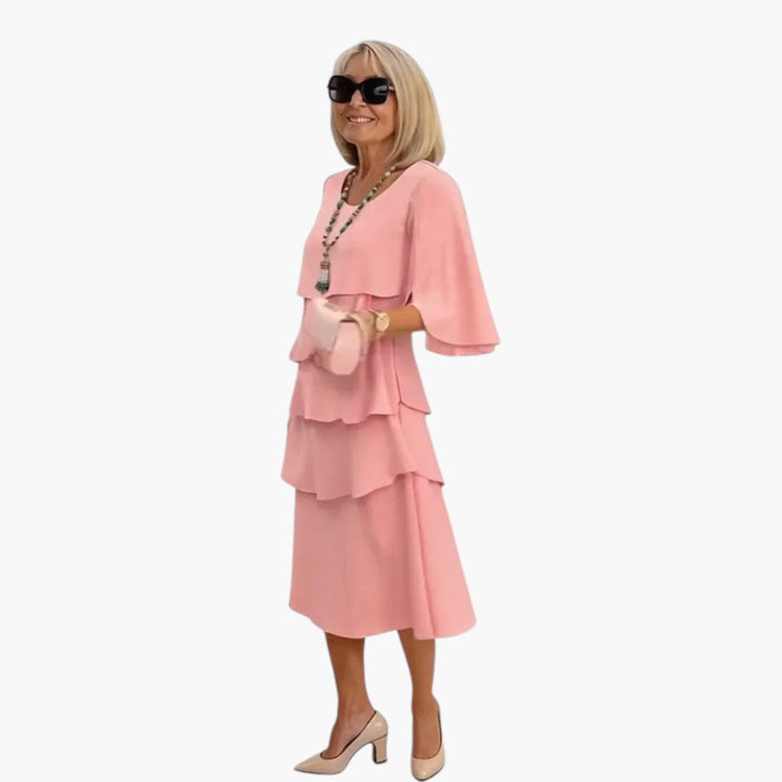 Kompletna stylizacja z elegancką sukienką midi z falbanami i dodatkami