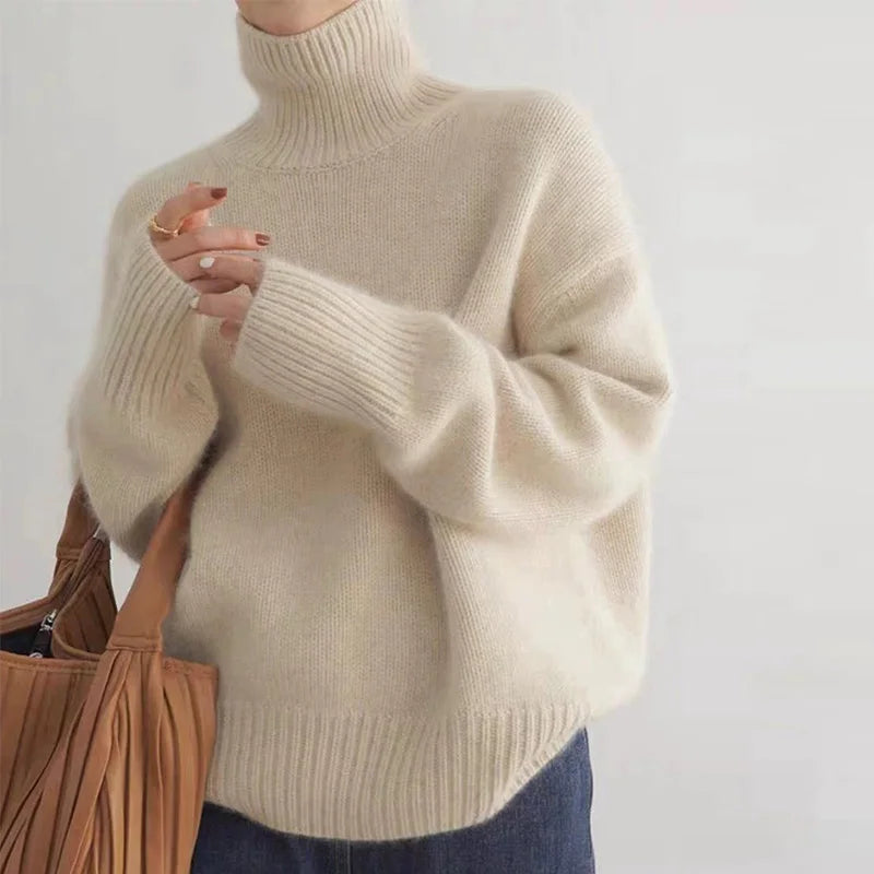 Brązowy sweter z golfem damski oversize
