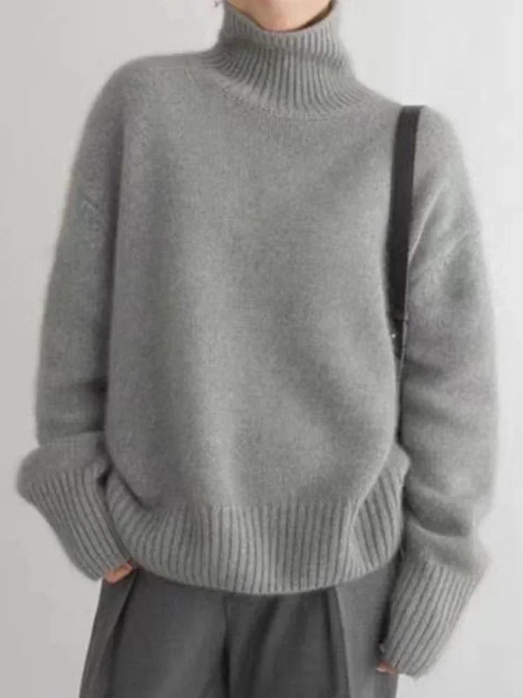Elegancki sweter damski z golfem w kolorze camel