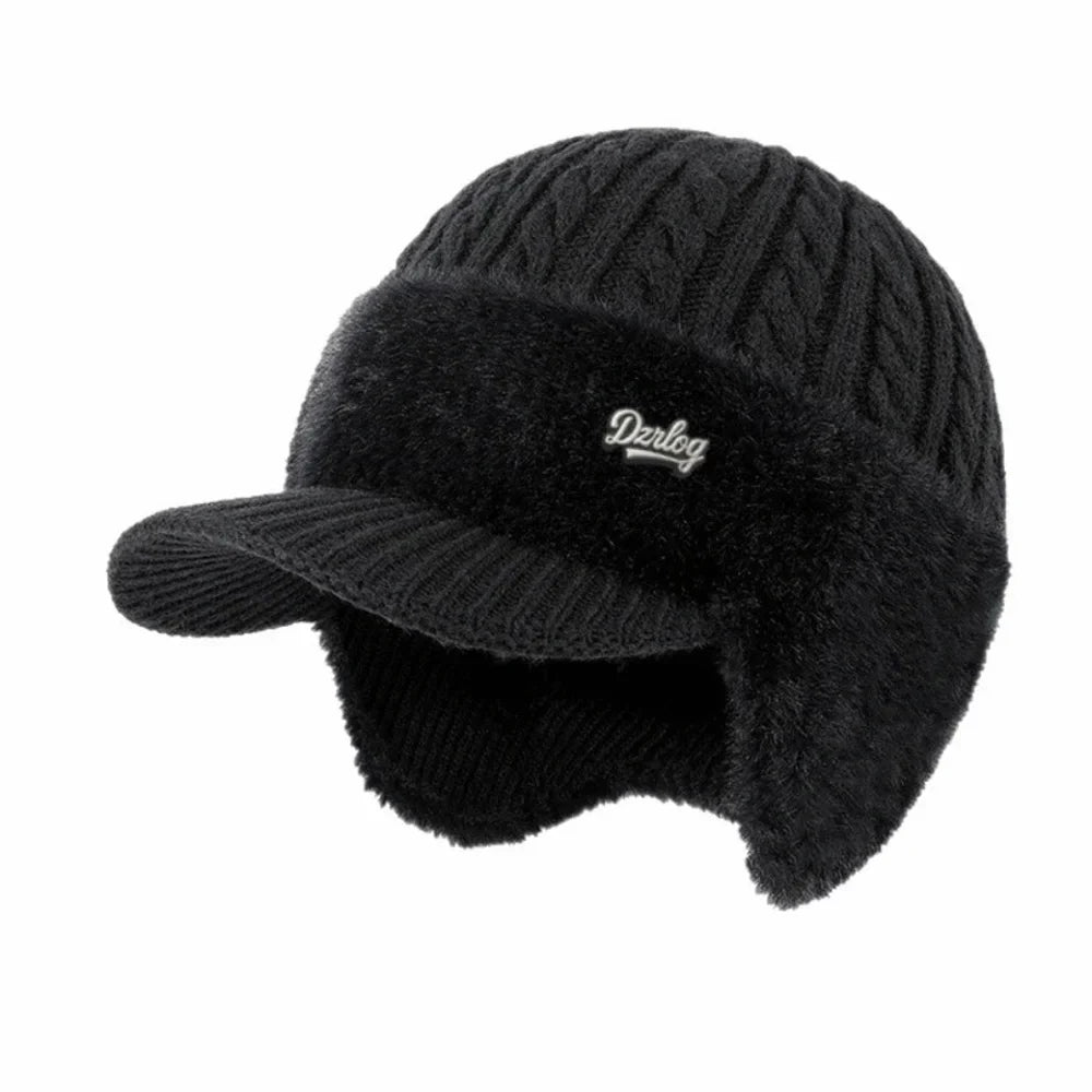 Czarna ocieplana czapka zimowa unisex z nausznikami i daszkiem