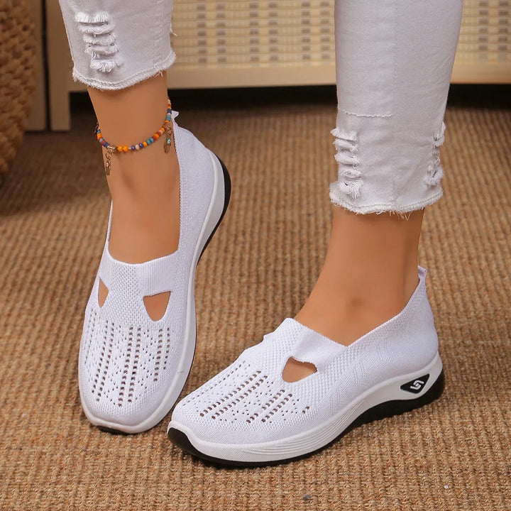 Buty wsuwane damskie casualowe, zbliżenie na podeszwę i cholewkę