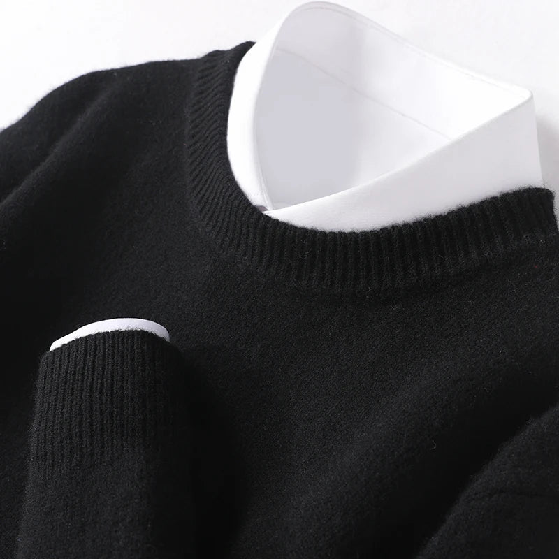 Casualowy męski sweter w neutralnym kolorze na minimalistycznym tle