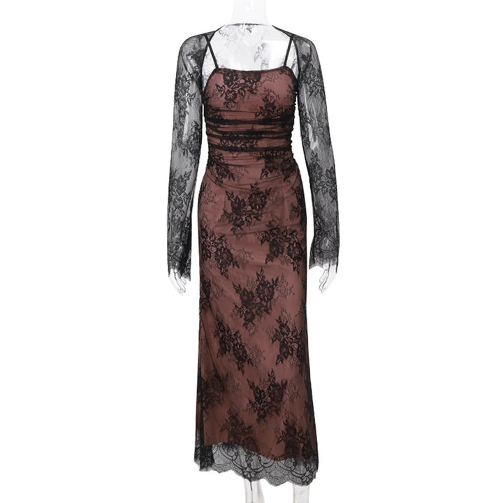 Elegancka sukienka wieczorowa z koronki, zbliżenie na materiał