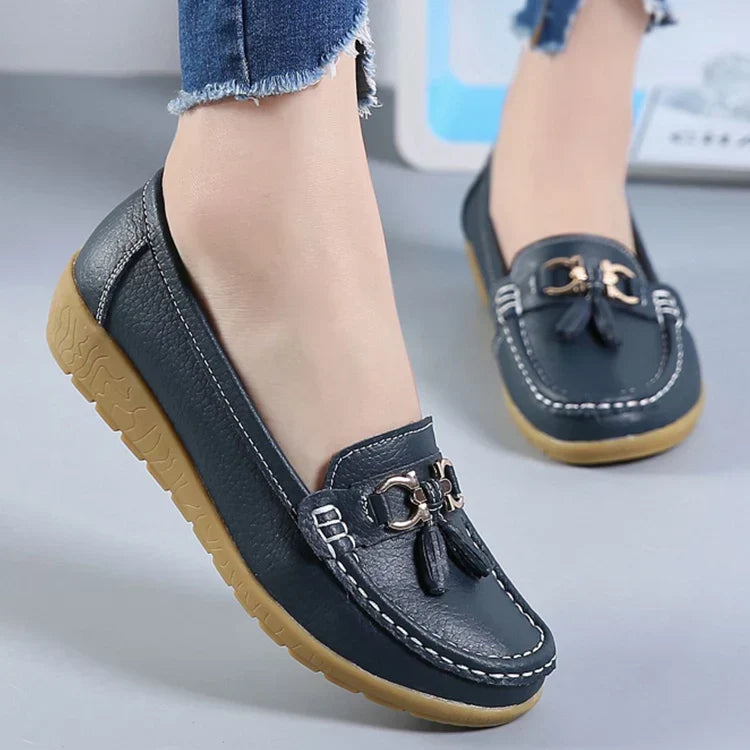 Stylowe buty damskie płaskie mokasyny widok od góry