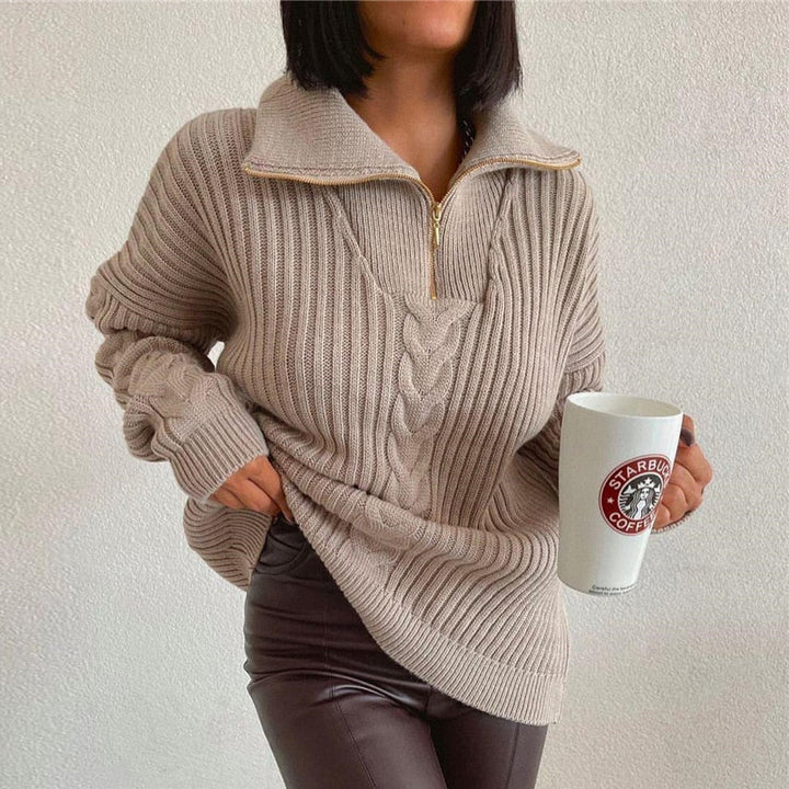 Damski sweter w kolorze khaki z warkoczowym splotem
