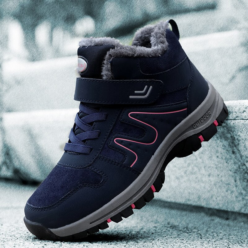 Buty męskie na zimę trekkingowe prezentujące antypoślizgowy bieżnik podeszwy