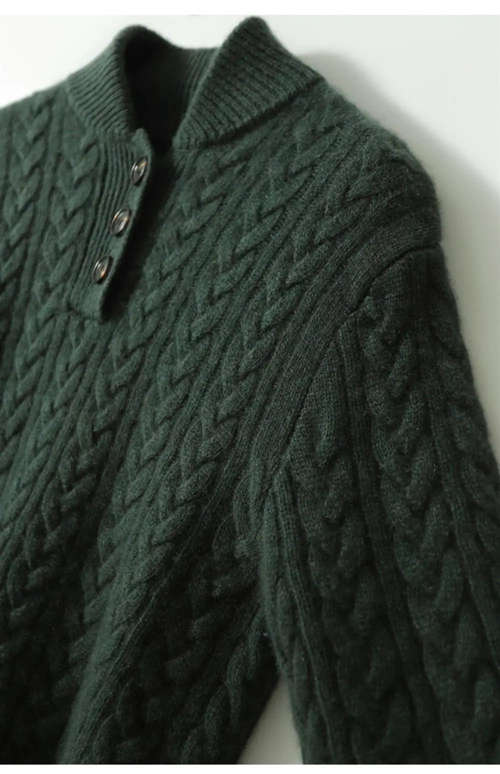 Beżowy sweter damski z miękkiej dzianiny