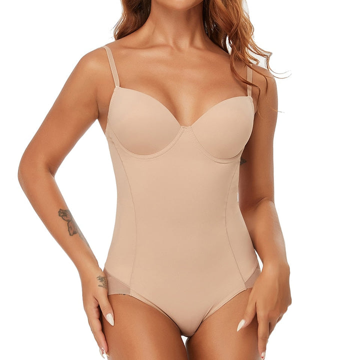 Damskie beżowe bezszwowe body wyszczuplające na modelce