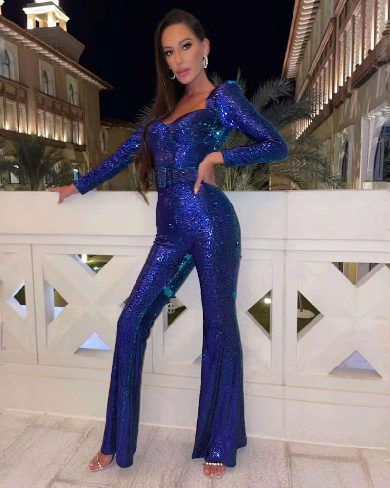 Zbliżenie na wysokiej jakości materiał i ozdobny pasek eleganckiego kombinezonu