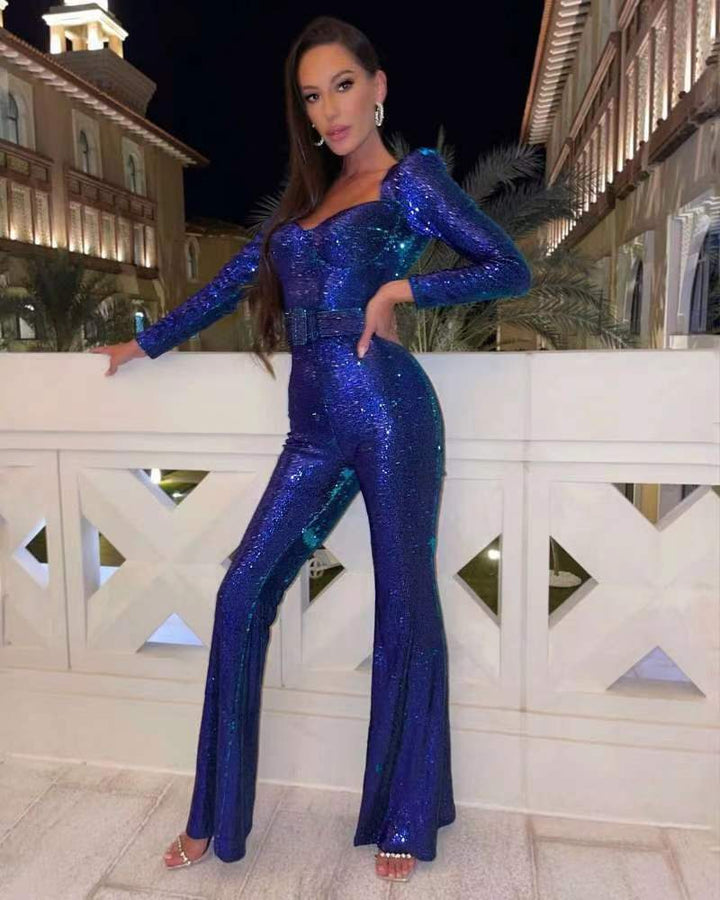 Zbliżenie na wysokiej jakości materiał i ozdobny pasek eleganckiego kombinezonu