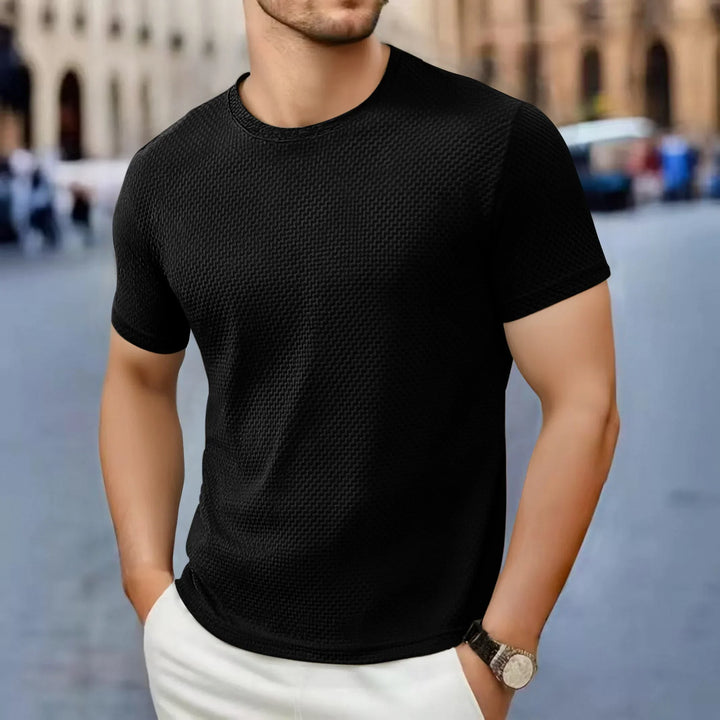 Męski t-shirt z fakturą w klasycznym czarnym kolorze o dopasowanym kroju