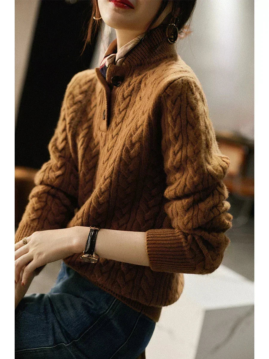 Elegancki sweter damski z ozdobnymi guzikami i stójką