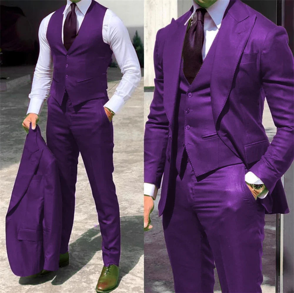 Elegancki garnitur męski slim fit, zbliżenie na materiał i klapy marynarki