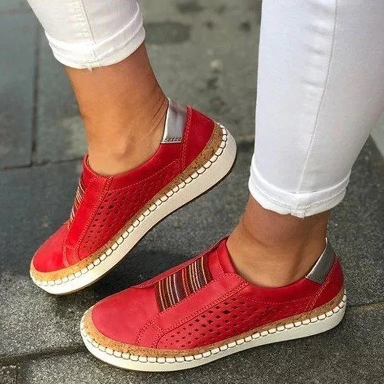 Beżowe buty damskie z perforacją do codziennego użytkowania