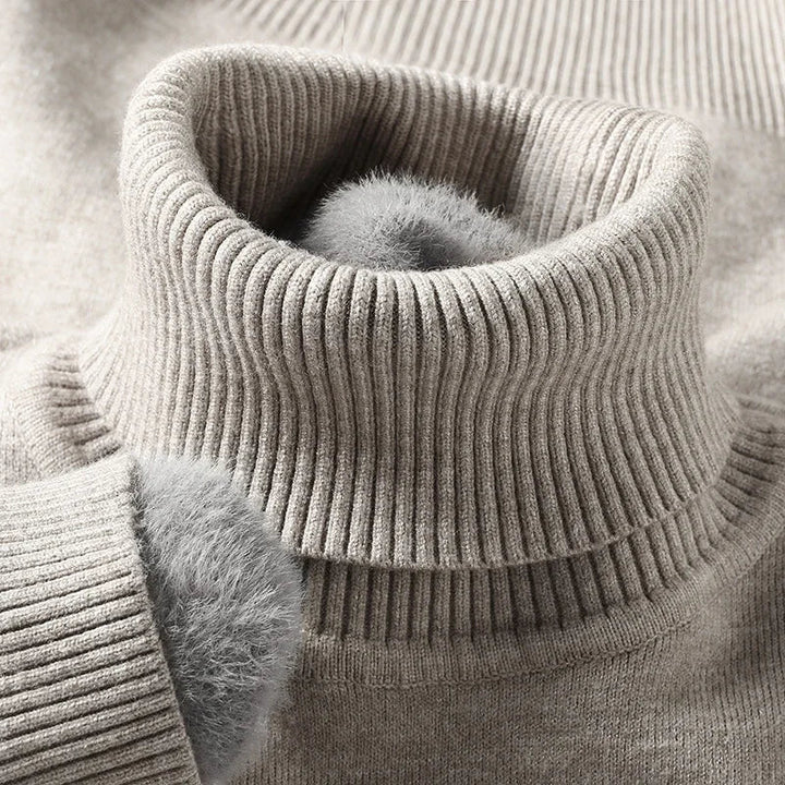 Detal ściągacza na dole męskiego swetra z golfem w stylu smart casual