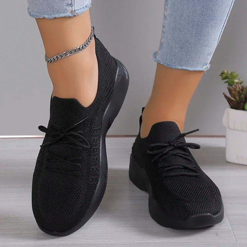 Damskie obuwie codzienne i sportowe widziane z profilu, idealne ortopedyczne sneakersy zapewniające komfort