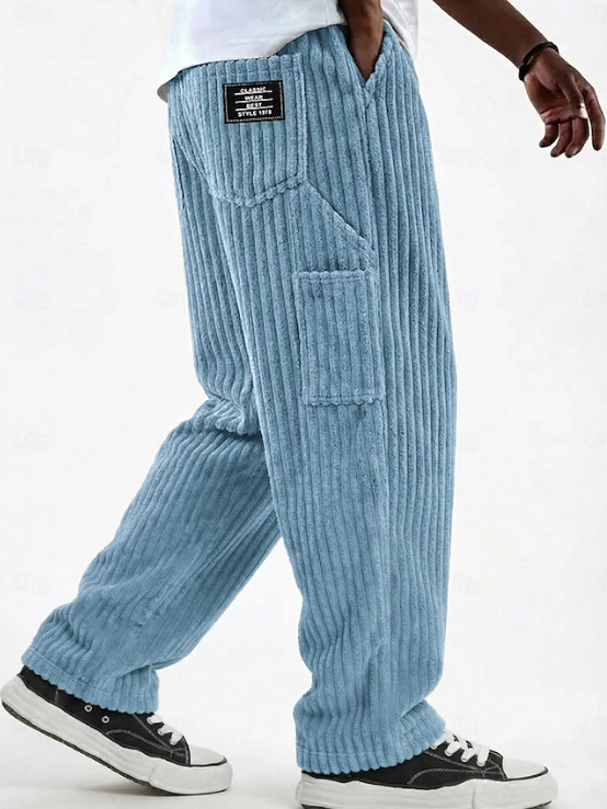 Styl retro i luźny krój sztruksowych spodni męskich