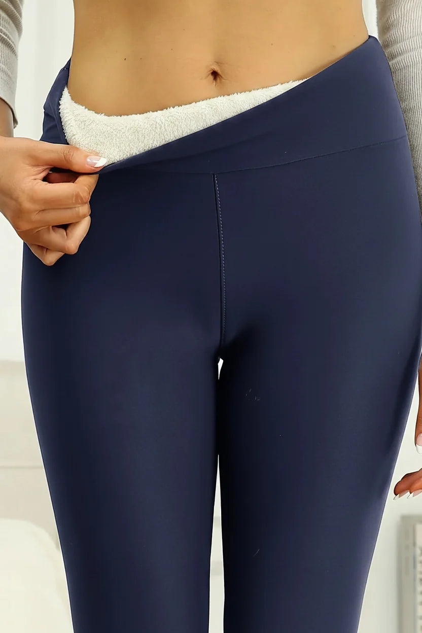 Stylowe czarne legginsy z wysokim stanem na zimowe dni