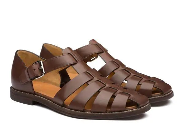 Letnie buty męskie, sandały z ozdobnymi przeszyciami i klamrą