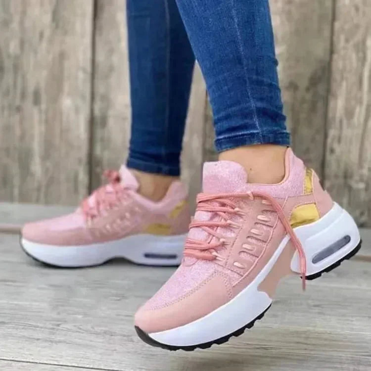 Damskie buty do biegania i treningu, dynamiczne ujęcie z boku