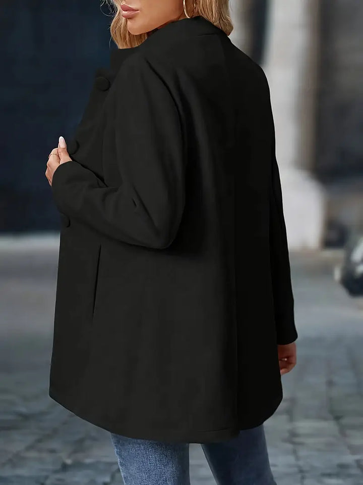 Kremowy elegancki płaszcz zimowy z guzikami, wysokiej jakości tkanina