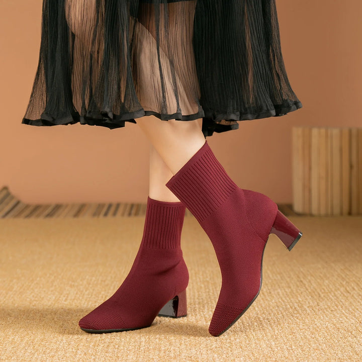 Stylowe buty na słupku z miękkiego materiału dzierganego