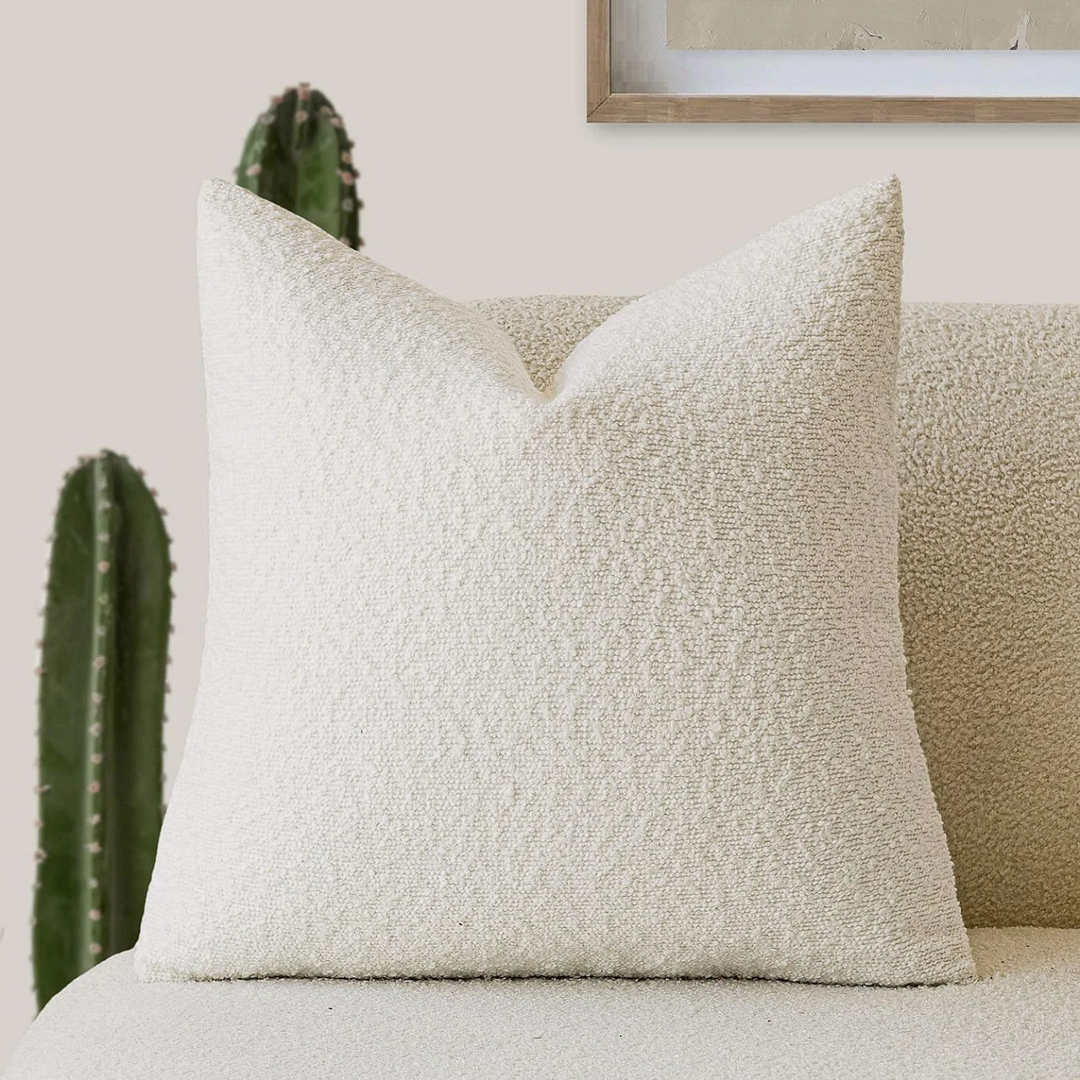 Elegancka poszewka dekoracyjna bouclé 45x45 cm w kolorze kremowym