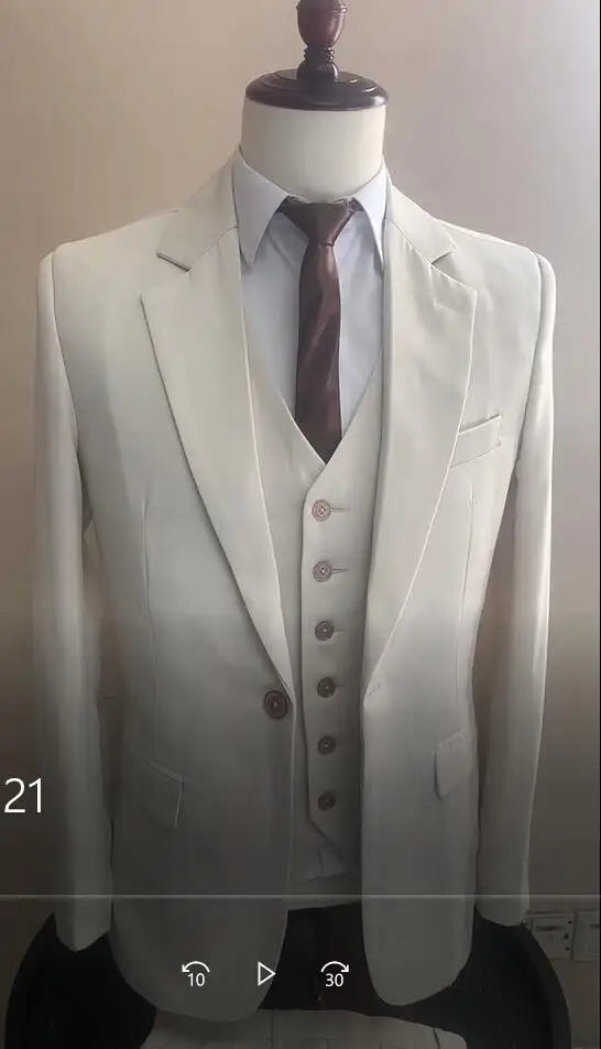 Elegancki garnitur ślubny męski, prezentacja kroju spodni i kamizelki