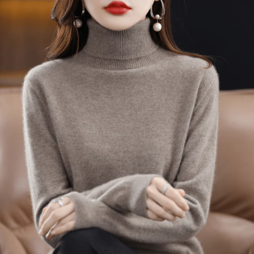 Elegancki sweter damski z golfem na jesień i zimę
