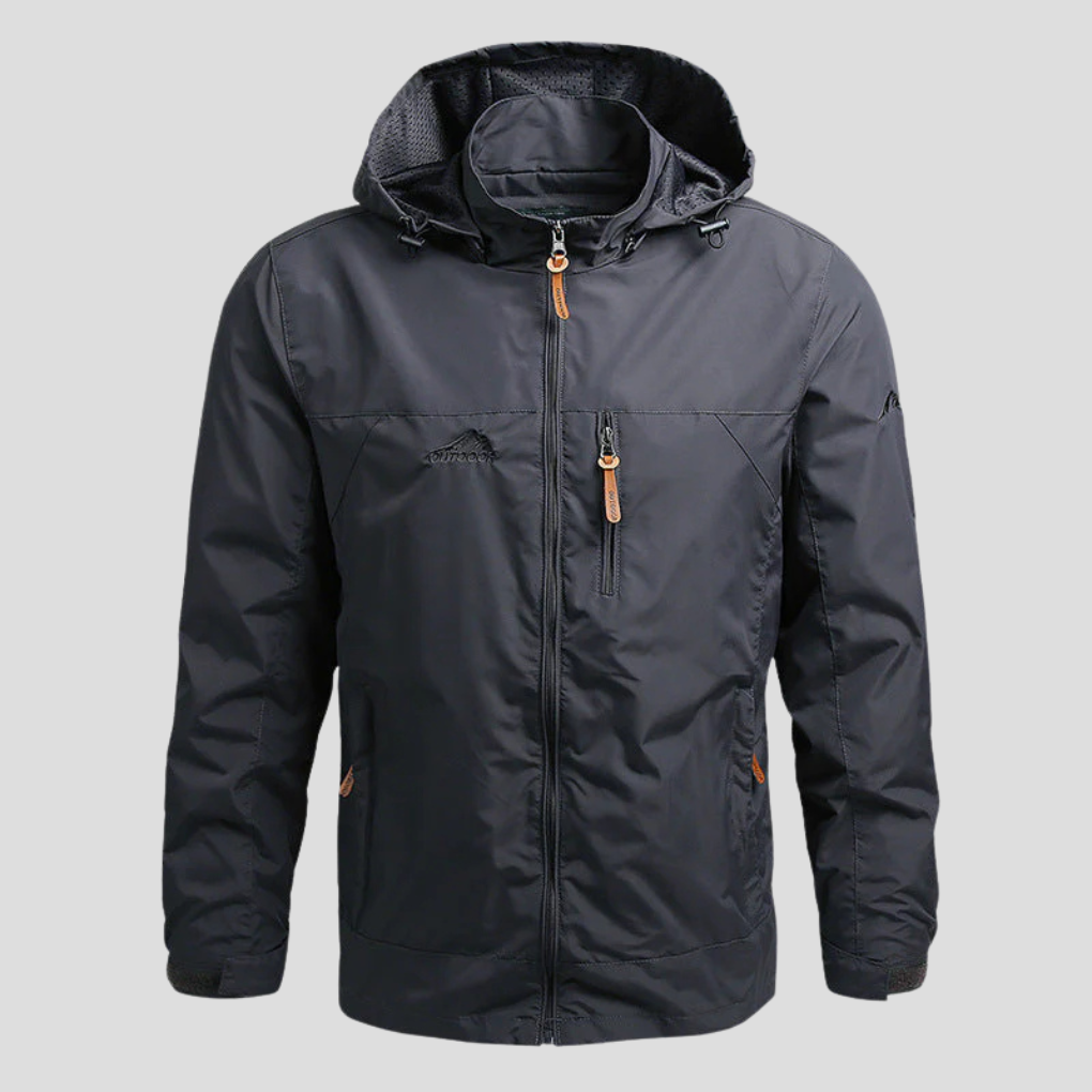 Czarno-szara kurtka softshell męska z kapturem prezentowana od tyłu w plenerze