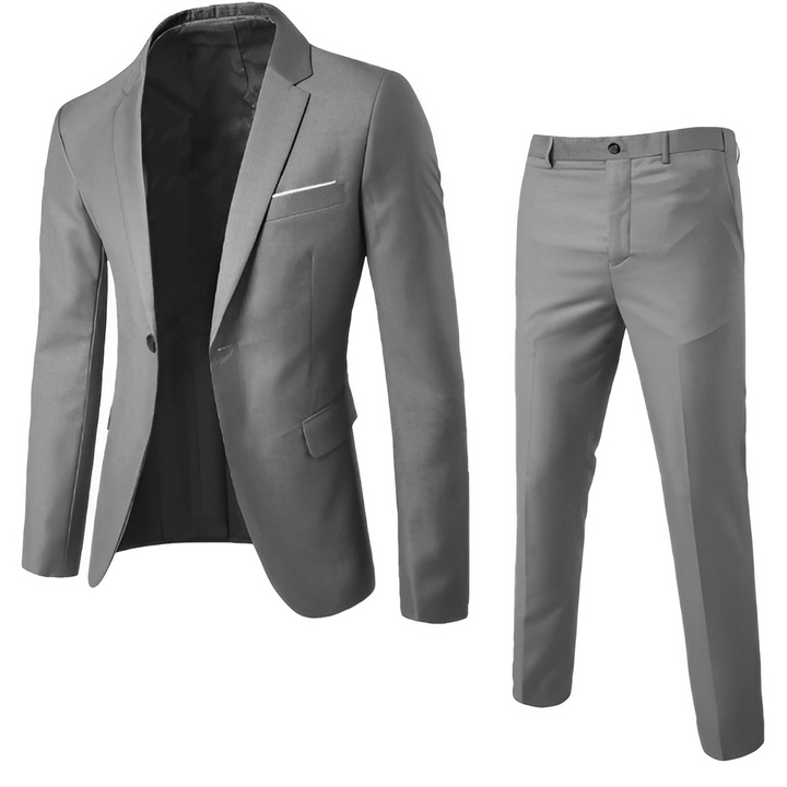 Kompletny garnitur męski slim fit w pełnej krasie, pokazujący nowoczesny i elegancki fason.