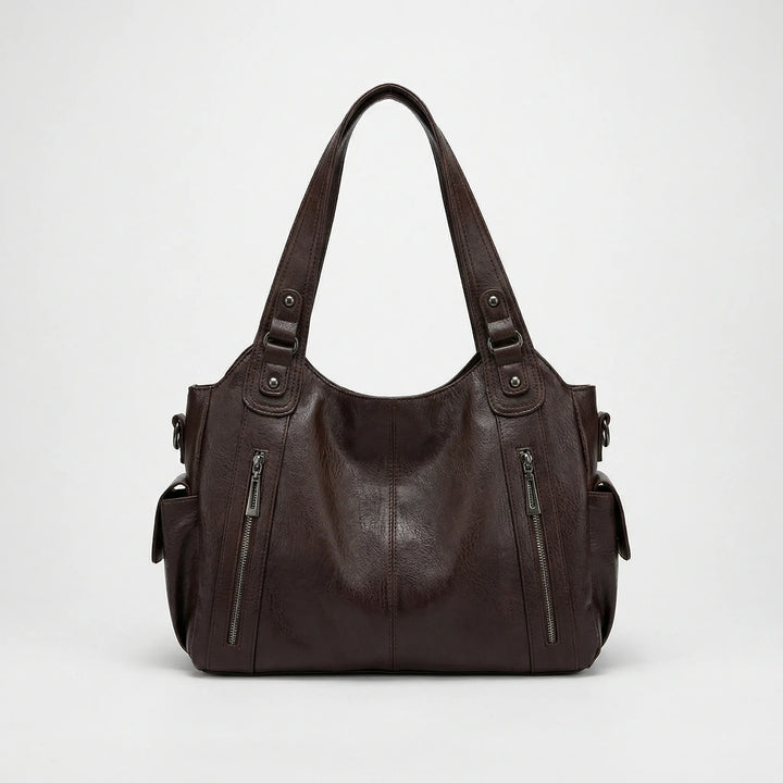 Widok z przodu na brązową torbę crossbody Nikita na jasnym tle