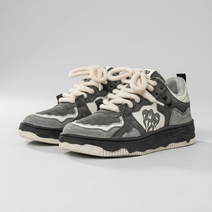 Widok z boku na szare męskie sneakersy retro Jeffrey na neutralnym tle