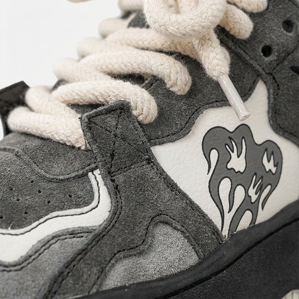 Zbliżenie na detale cholewki i sznurówki męskich sneakersów Jeffrey