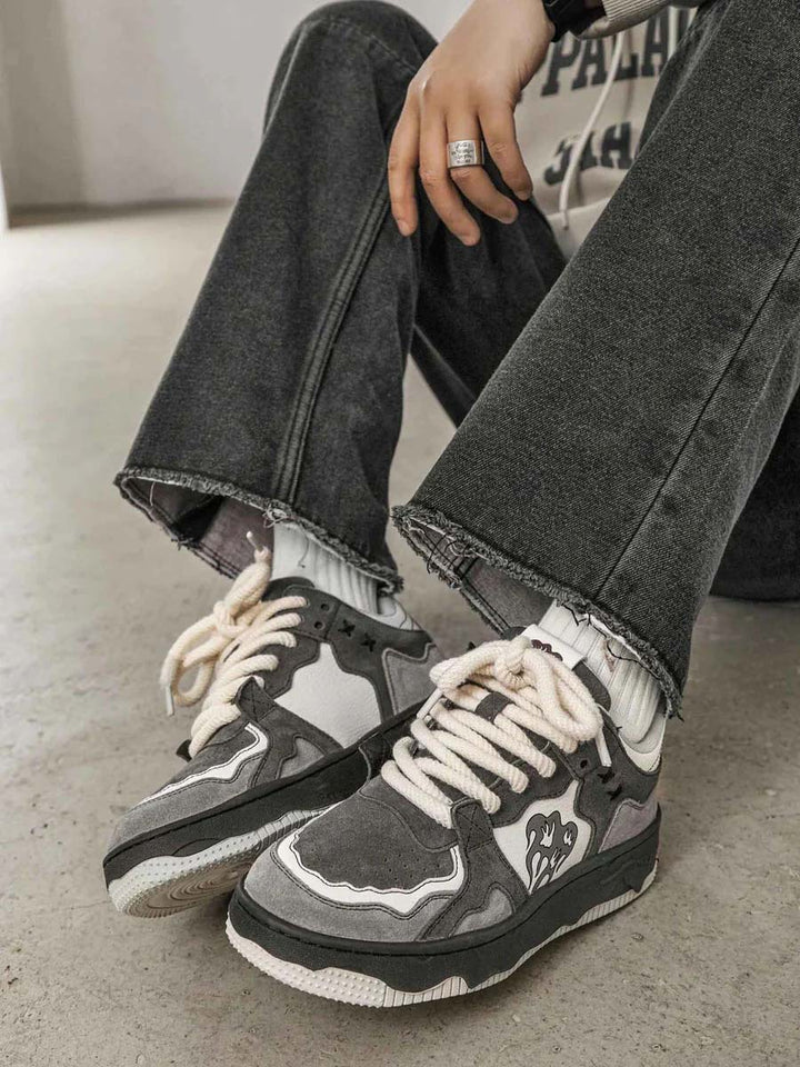 Szare męskie sneakersy retro Jeffrey z boku, buty streetwear