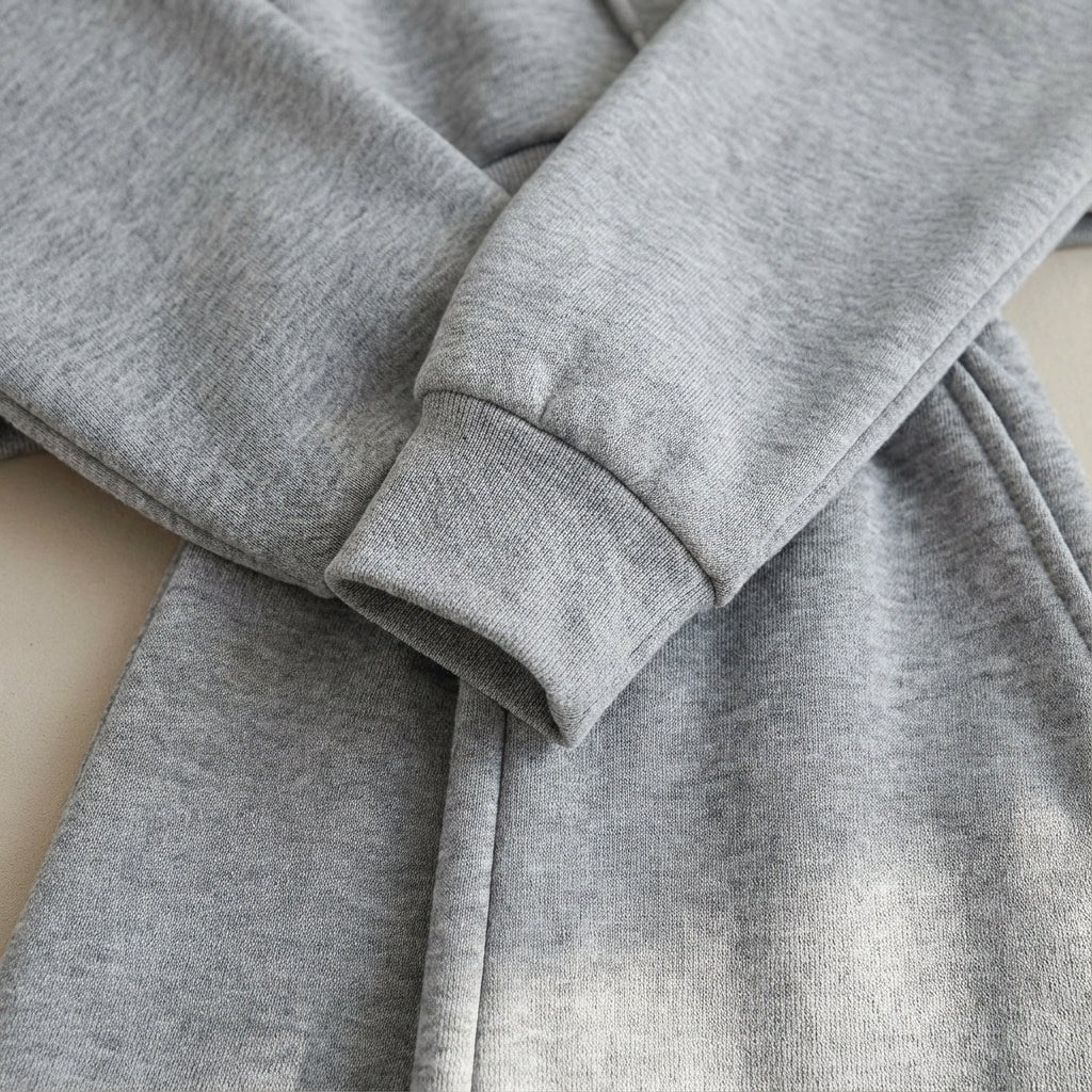 Miękki dres damski w luźnym domowym stylu na manekinie