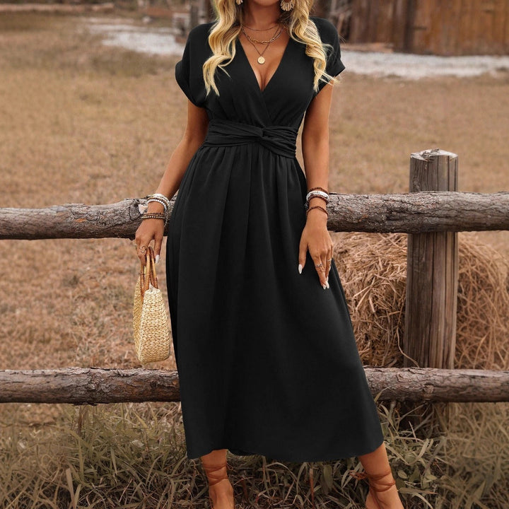 Modna sukienka damska maksi w stylu boho, widok z boku